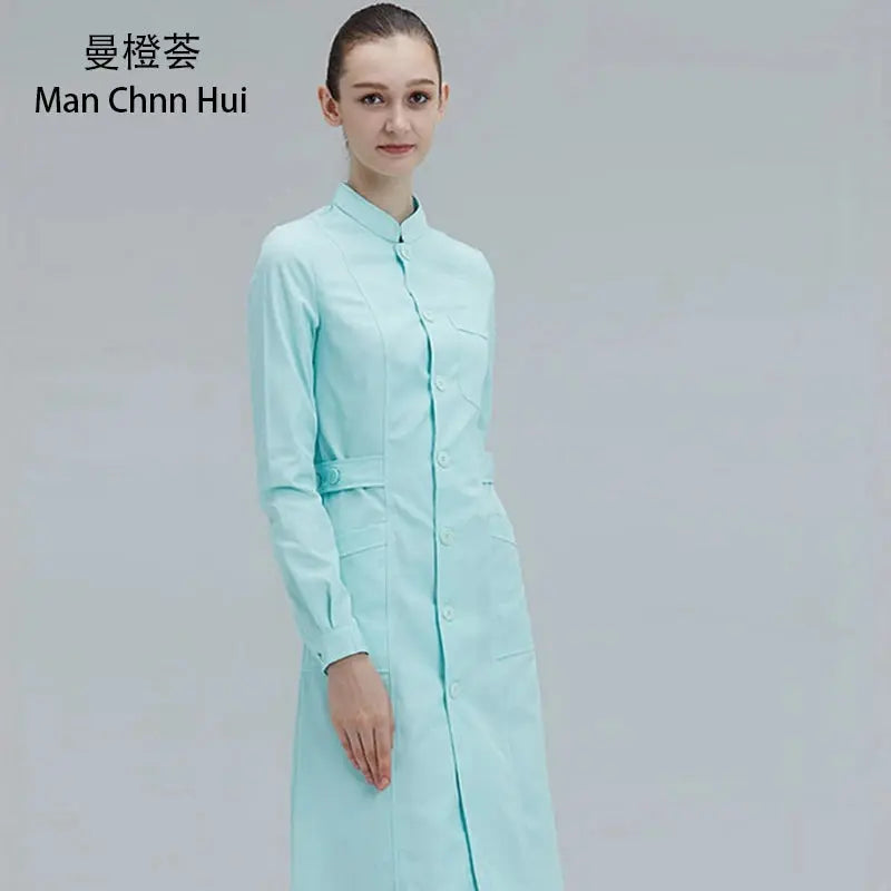 Bata Médica Premium Mujer: Elegancia y Rendimiento Superior para la Profesional Líder.