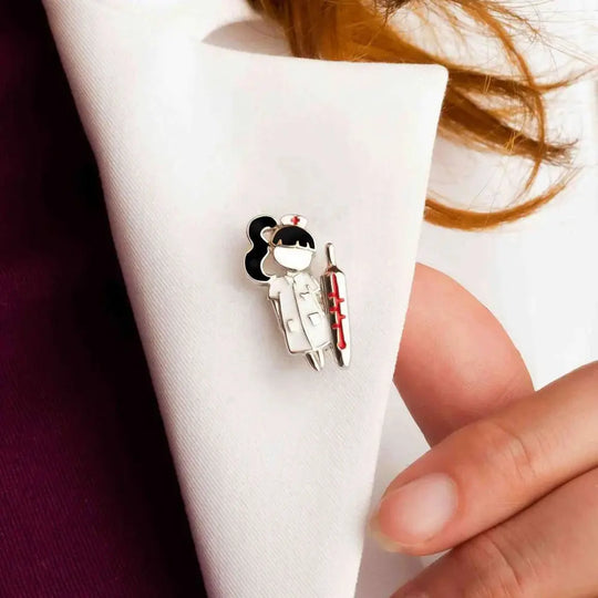 Hanreshe lindo enfermera y termómetro broche esmaltado dibujos animados médicos alfileres de médico insignia de solapa regalo de joyería para estudiantes de medicina MedSurgery Store For Digital Health