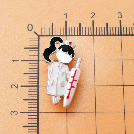 Hanreshe lindo enfermera y termómetro broche esmaltado dibujos animados médicos alfileres de médico insignia de solapa regalo de joyería para estudiantes de medicina MedSurgery Store For Digital Health