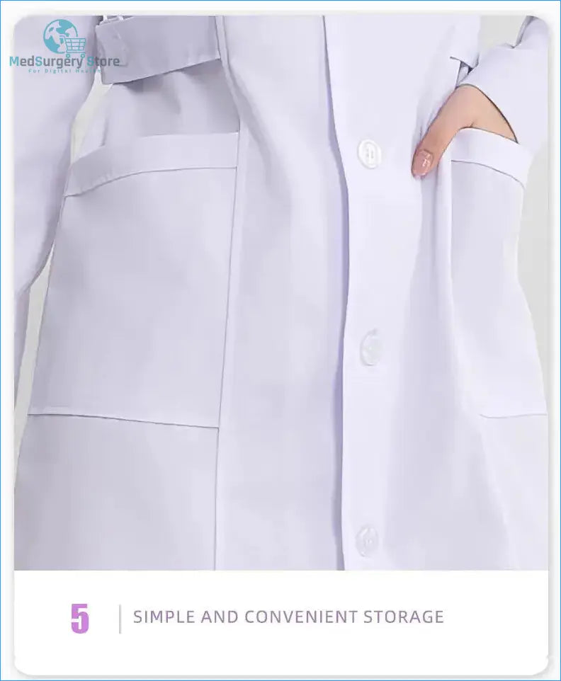 Bata Médica Femenina 'Aura Profesional': Confort Superior y Distinción Profesional.
